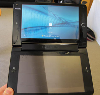 Illustration for article titled Toshiba Libretto W100 Is a Full Windows 7 Dual-Screen Curiosity
